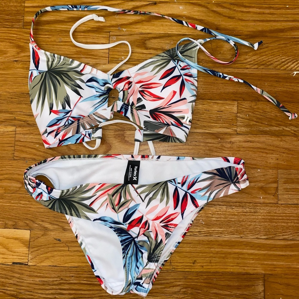Hurley Bikini Tropical Print!! Women’s Small. Excellent condition!